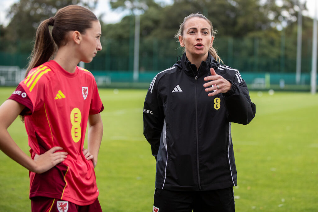 WREXHAM, WALES - 5TH AUGUST 2025: WU17 Assistant Coach Kayleigh Barton at the WU17 training session at Colliers Park, Gresford, Wrexham. 5th of August, Wrexham, Wales (Pic by Nik Mesney/FAW)